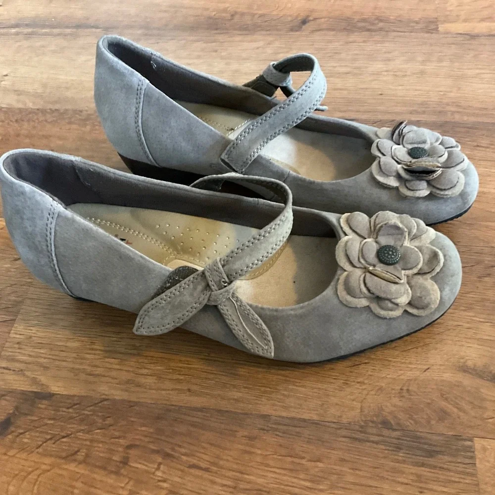 Earth Spirit Mary Jane Wedges Women 9 Taupe Leather Flower Strap Comfort